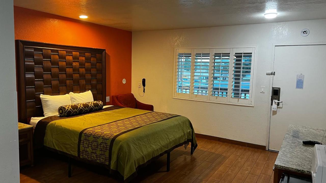 אורנג' New American Inn & Suites מראה חיצוני תמונה