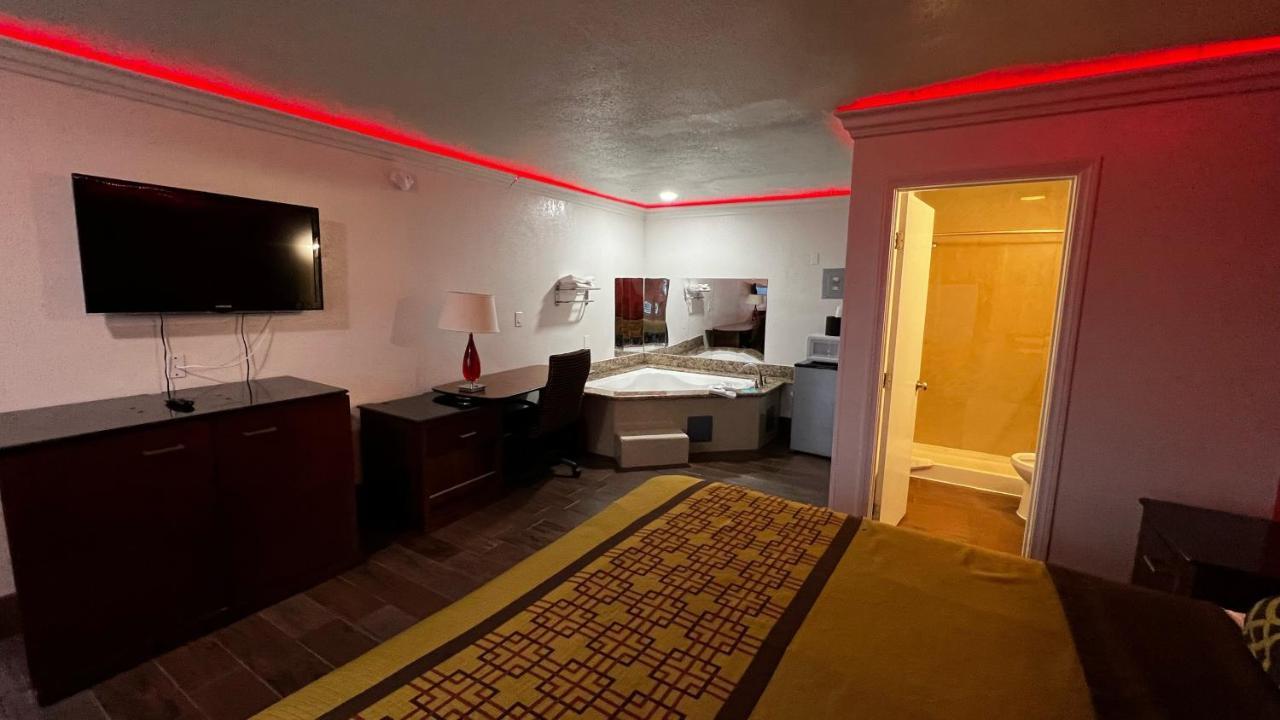 אורנג' New American Inn & Suites מראה חיצוני תמונה