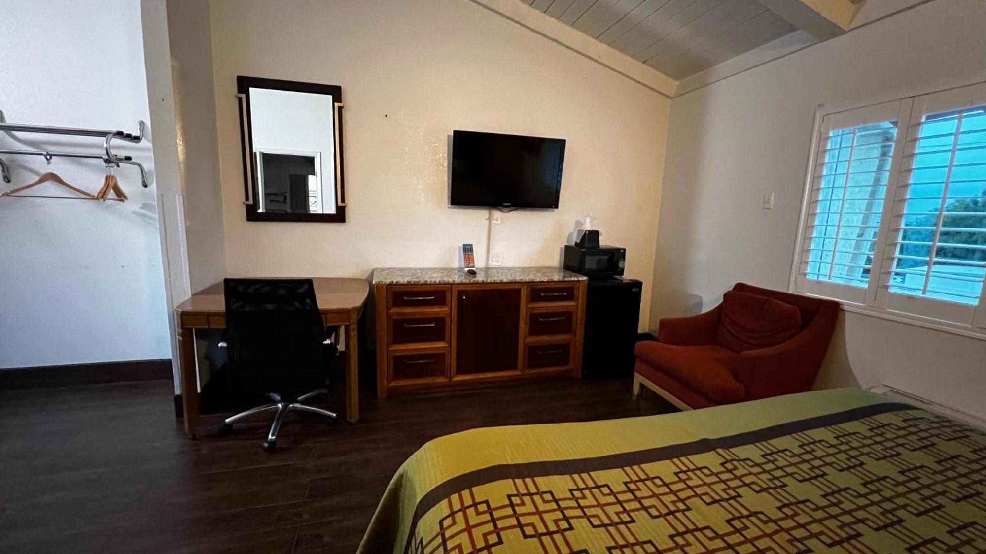אורנג' New American Inn & Suites מראה חיצוני תמונה
