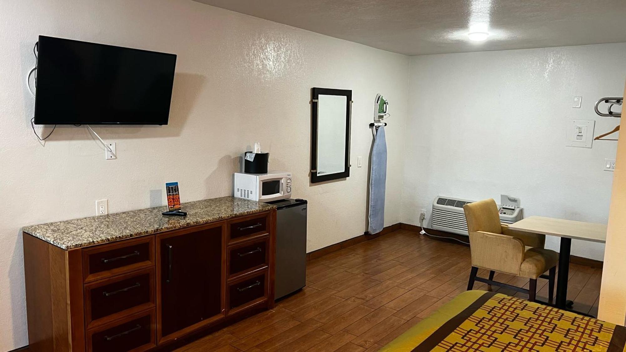 אורנג' New American Inn & Suites מראה חיצוני תמונה