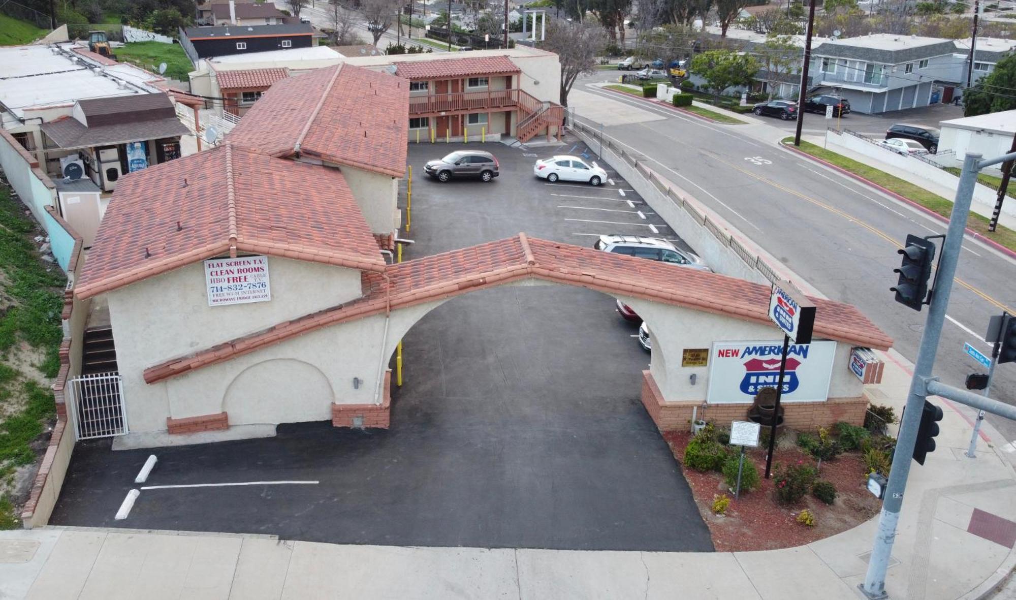 אורנג' New American Inn & Suites מראה חיצוני תמונה