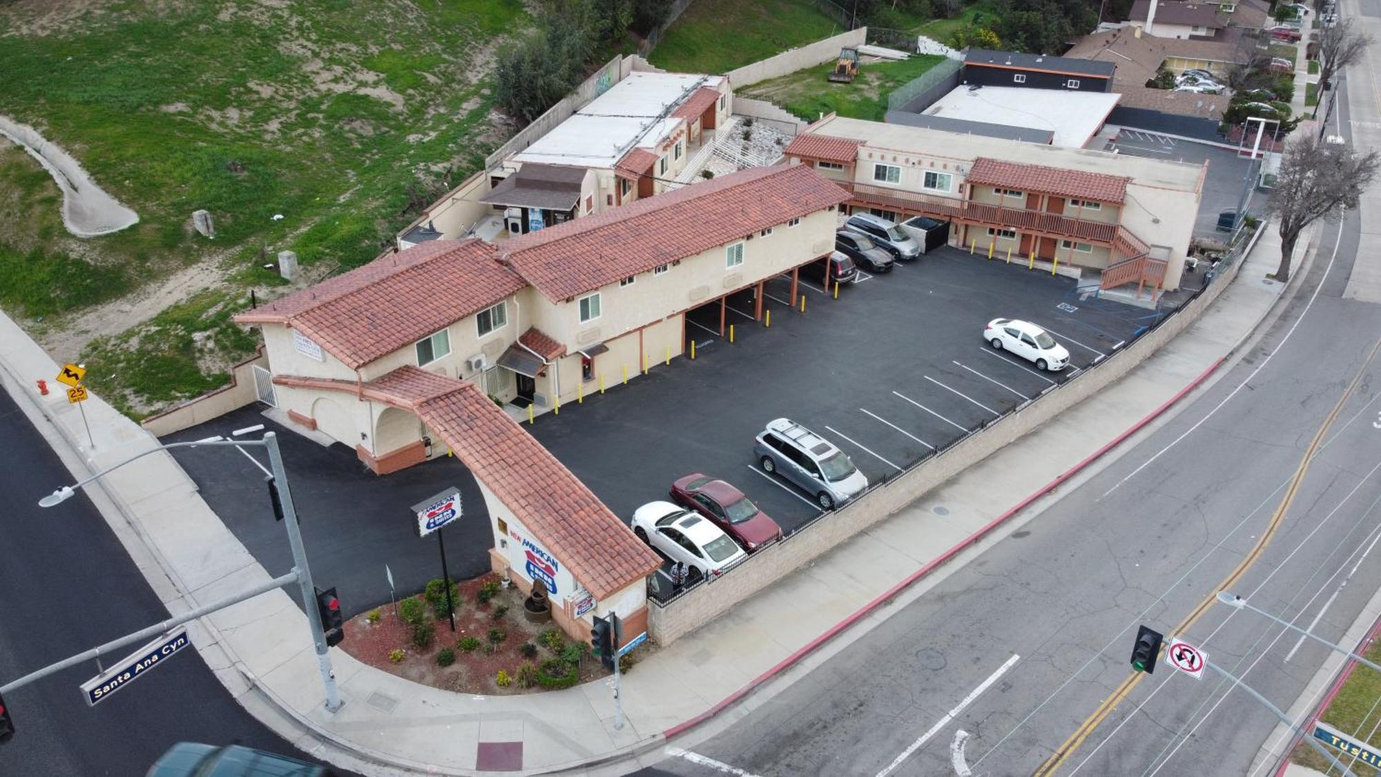 אורנג' New American Inn & Suites מראה חיצוני תמונה